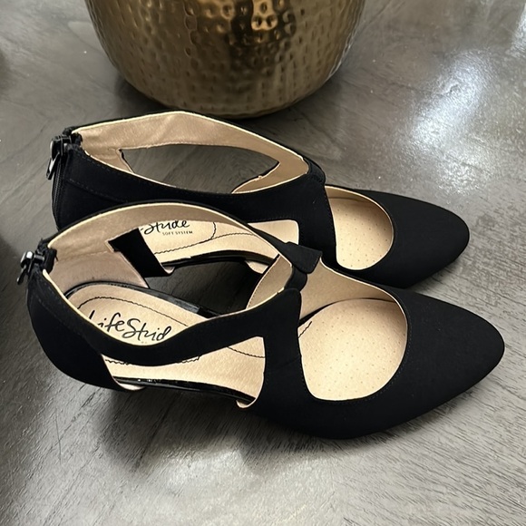 LIFESTRIDE Giovanna 2 Pumps - Picture 7 of 12